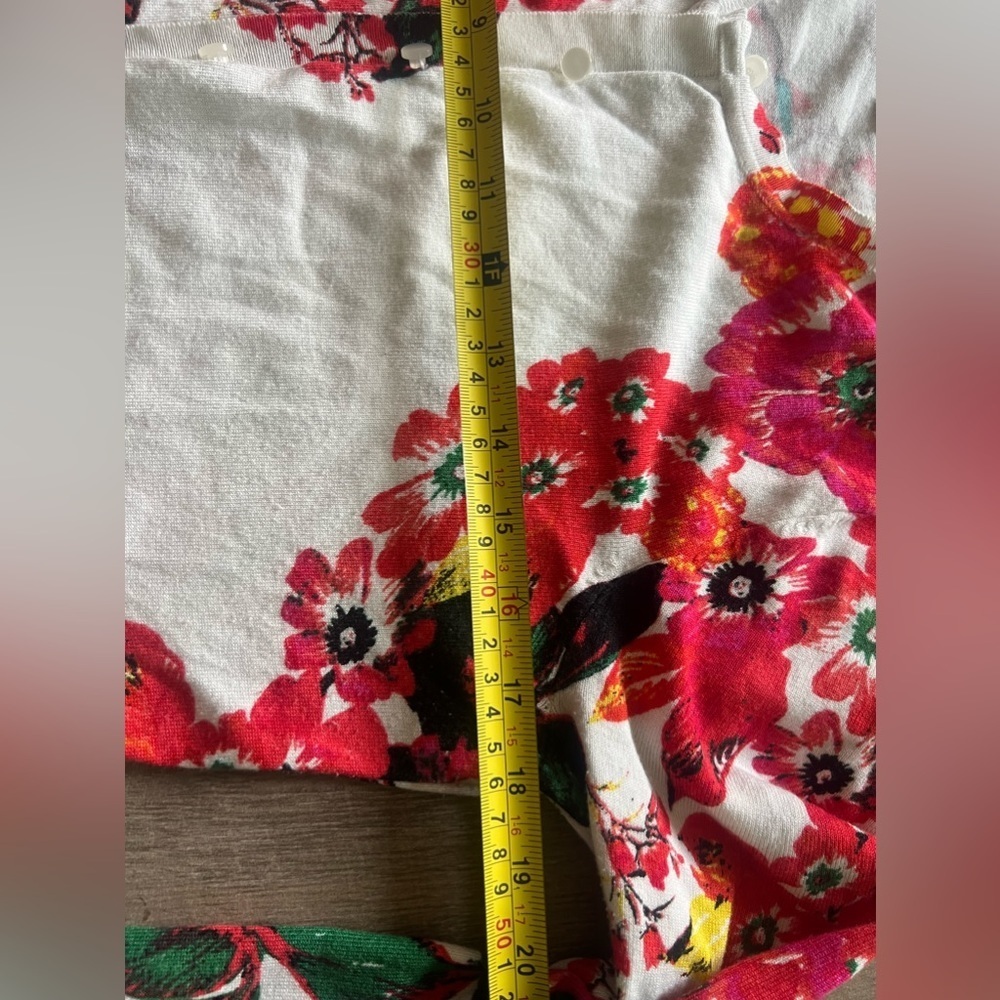 In very good condition. Soft and luxurious feel. Please check pic for details - Picture 9 of 13